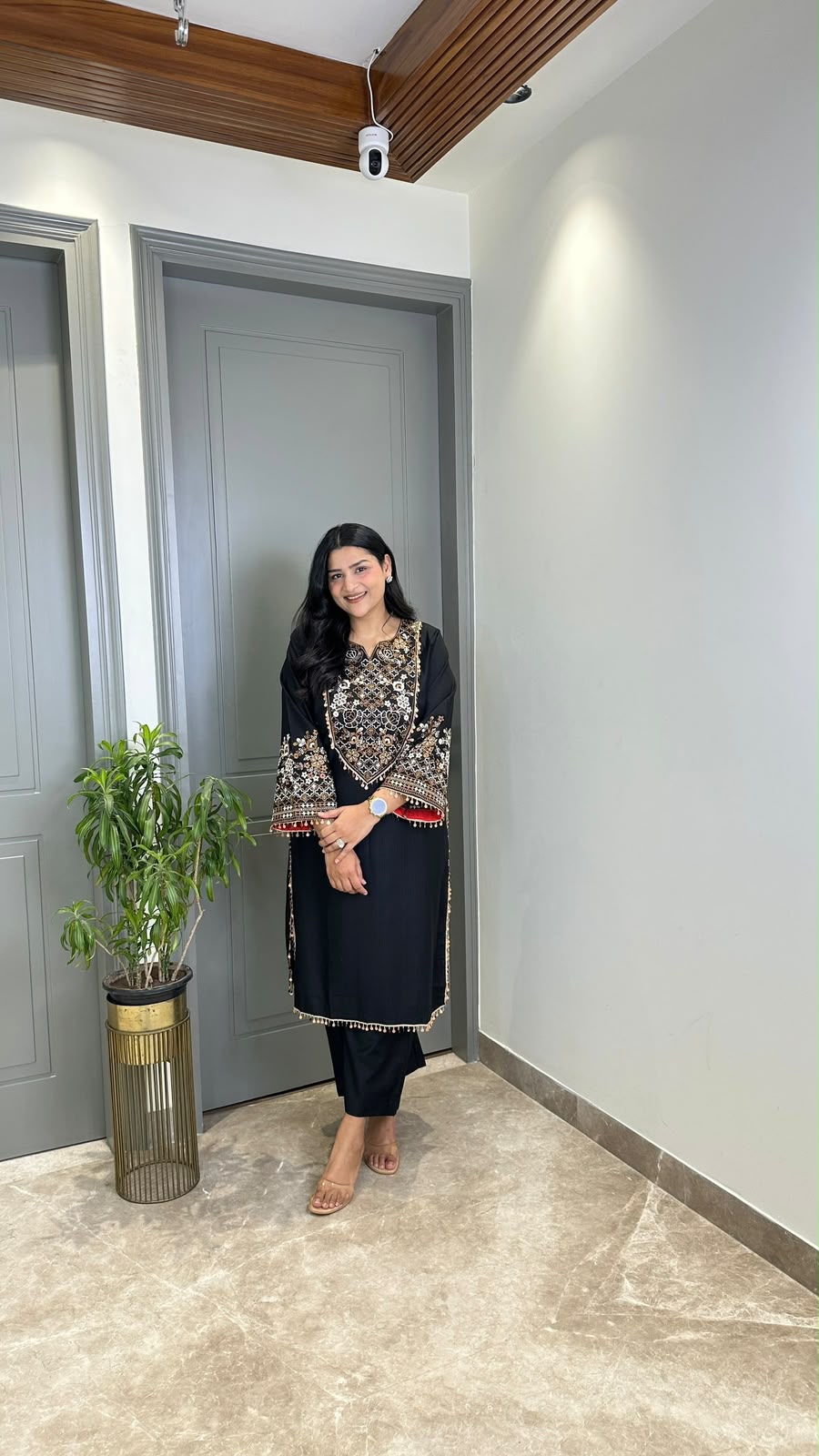 Elegant Embroidered Kurti Pant Set