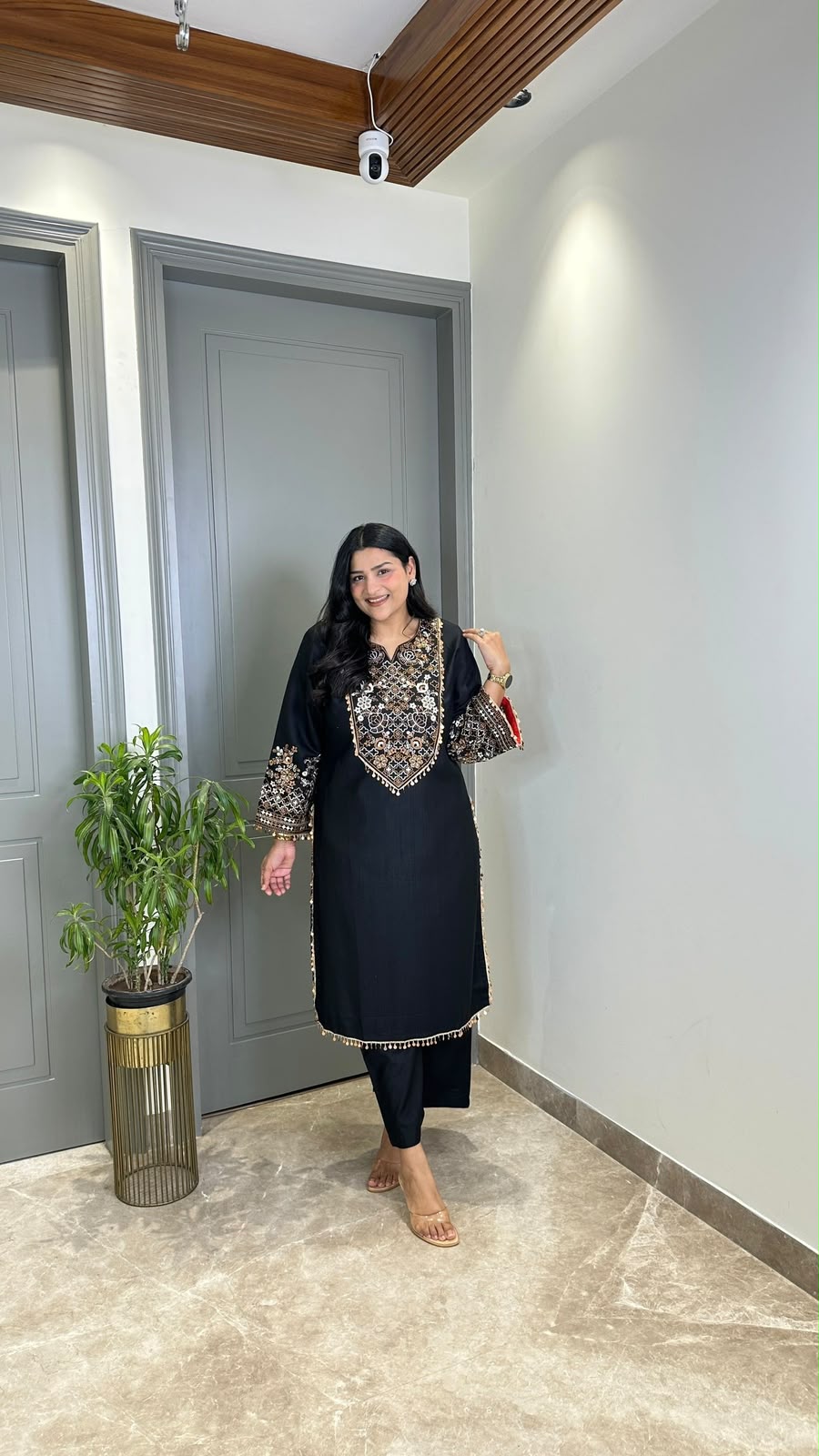 Elegant Embroidered Kurti Pant Set