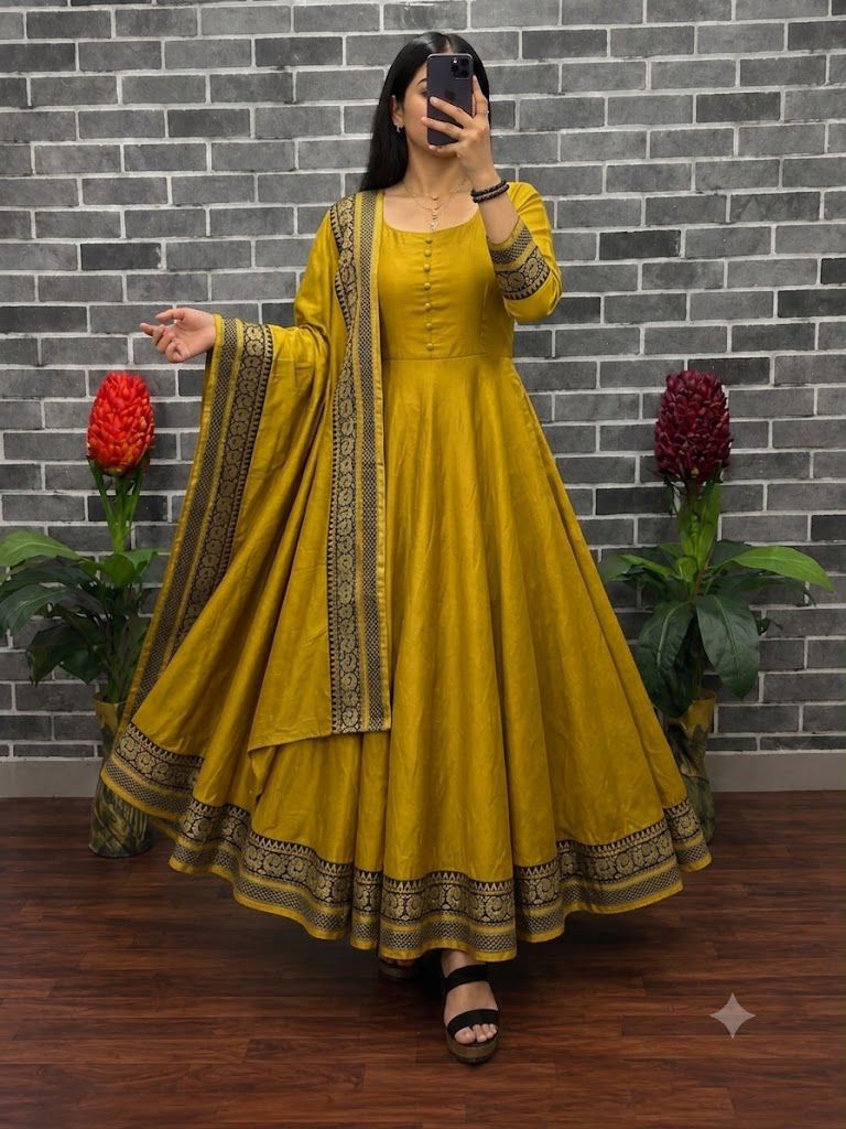 Elegant Vichitra Silk Anarkali